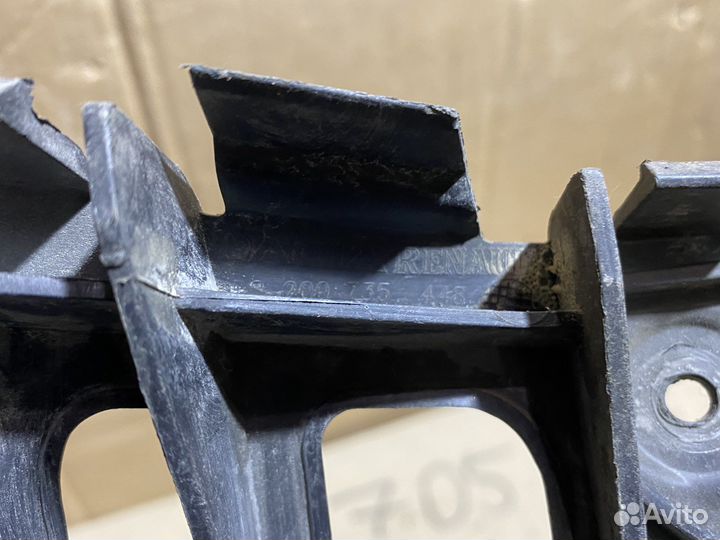 Кронштейн заднего бампера Renault Sandero Целый