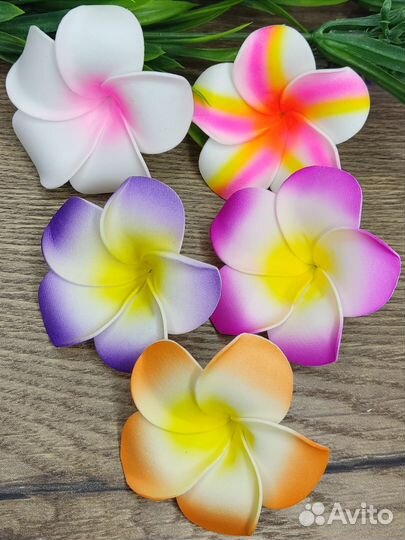 Заколки с цветами 5 штук