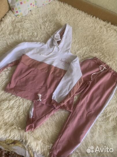 Женский спортивный костюм