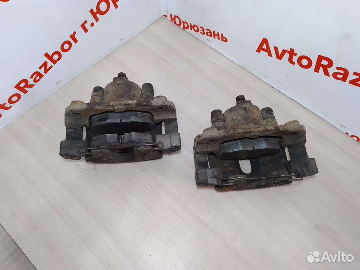 Суппорт передний Додж Стратус