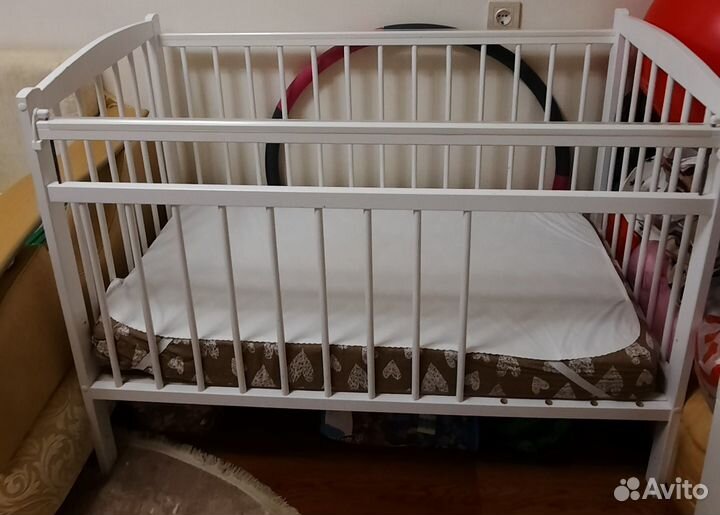 Кроватка с маятником (матрас в комплекте)