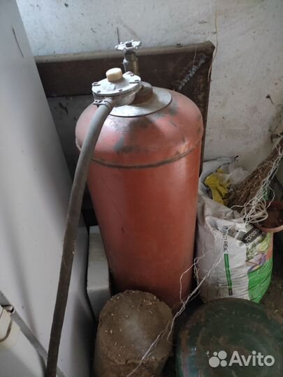 Пропановые баллоны, плита под балонный газ