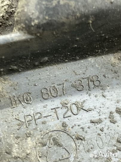 Кронштейн заднего бампера правый Golf 5 Гольф