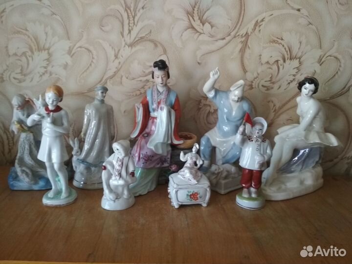 Старинные фарфоровые статуэтки