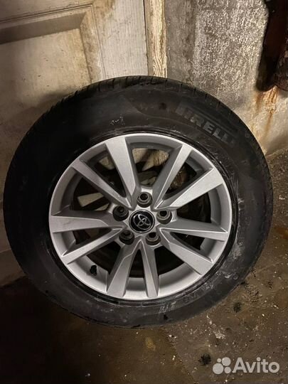 Колеса оригинальные R16 на Camry (Pirelli P7)