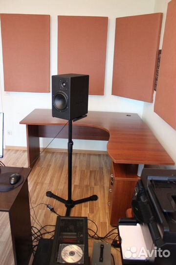 Стол офисный угловой с тумбой (цвет красный орех)