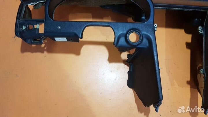 Панель торпеда на Mercedes W202 C-class