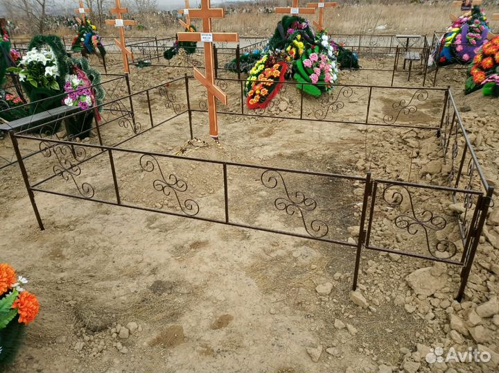 Оградки на кладбище
