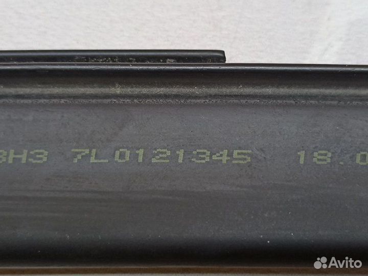 Уплотнитель передний Volkswagen Touareg 7L AXQ