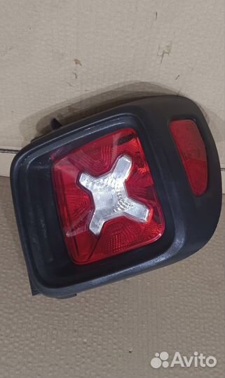 Фонарь стоп левый Jeep Renegade 14-21