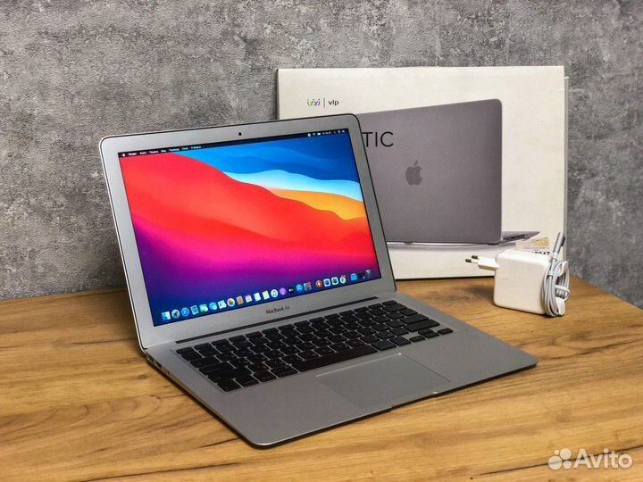 Ноутбук Apple MacBook Air 13 почти как новый