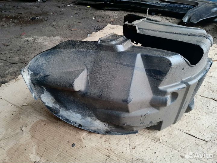 Подкрылок правый задний Suzuki sx4