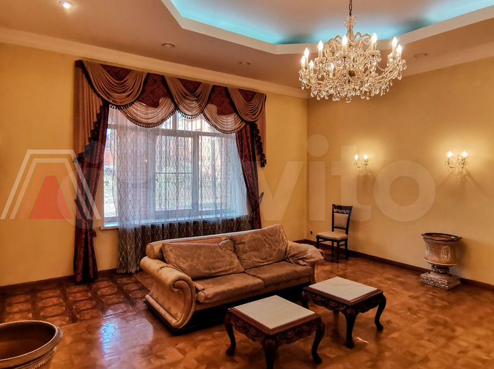 Коттедж 550 м² на участке 16 сот.