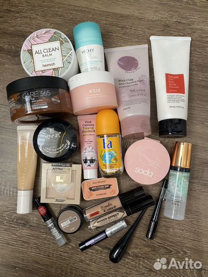 Набор косметики и продажа по штучно