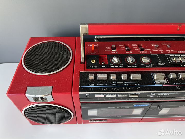 Ретро магнитофон Sanyo M-W24K. Япония. Кассетный