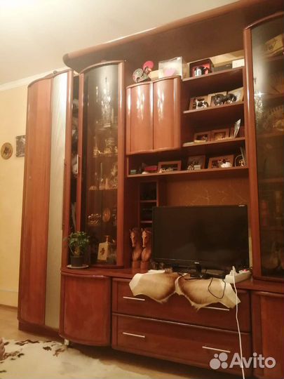 Стенка дубовая новая в гостиную