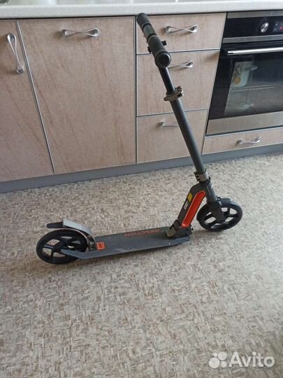 Самокат reaction 200