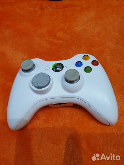 Xbox 360 Slim прошитый 3 джостика