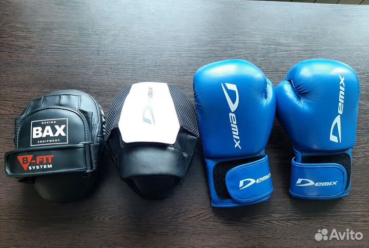 Боксерские перчатки 10oz