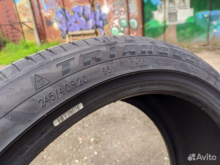 Triangle TH201 245/40 R20 95Y