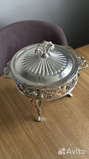 Блюдо на ножке с крышкой