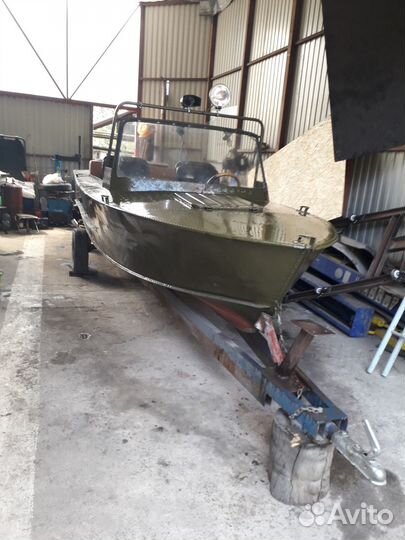 Лодка прогресс с водометом