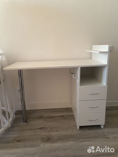 Маникюрный стол бу