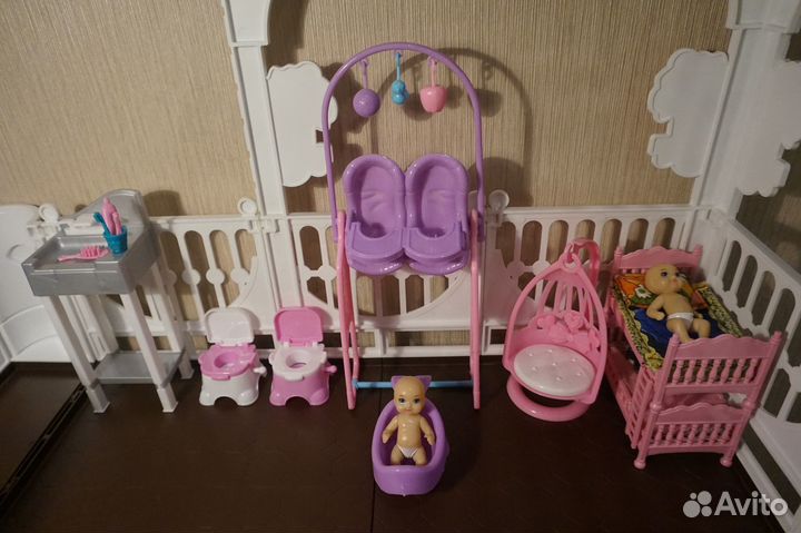 Кукольный домик с мебелью