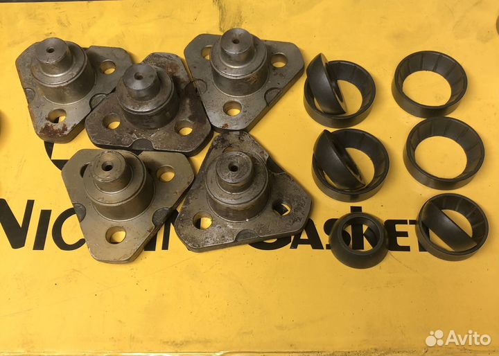 Шкворень экскаватора