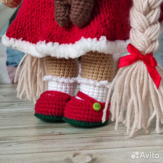 Вязаная кукла ручной работы (мягкая игрушка)