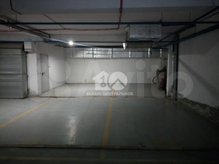 Машиноместо, > 30 м²