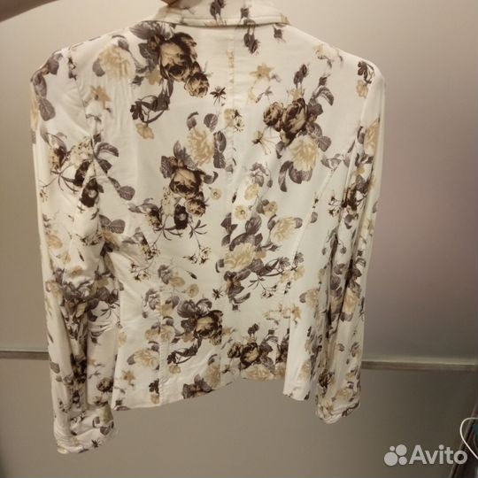 Весенний трикотажный пиджак Odji