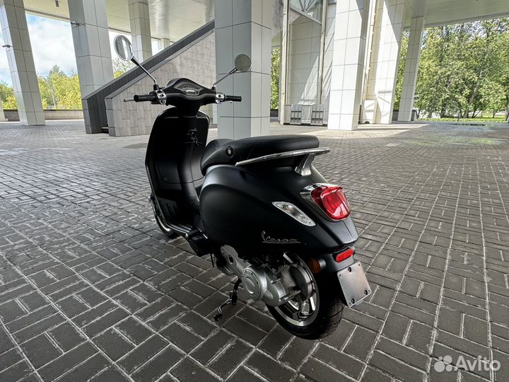 Vespa primavera 50 (2022, Nero Convinto)