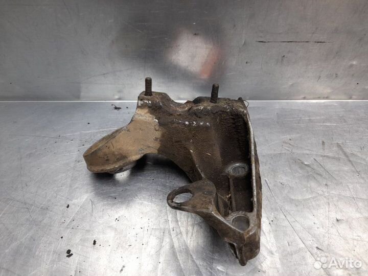 Кронштейн опоры двигателя Audi A4 B7 2005-2007