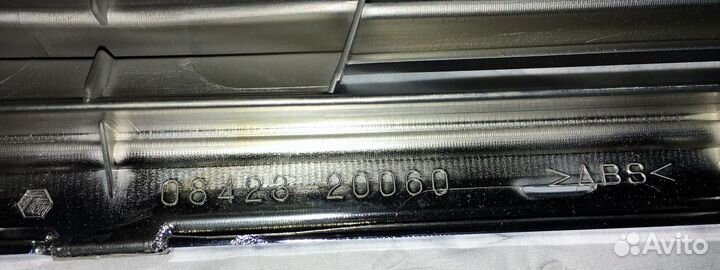 Решетка радиатора toyota avensis T250 0842320060