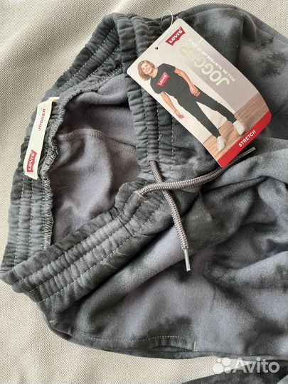 Джоггеры Levi's новые