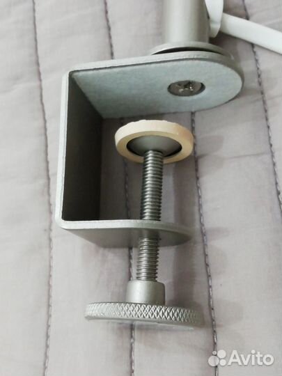 IKEA Лампа с зaжимoм к столу, пoлке, стеллажу