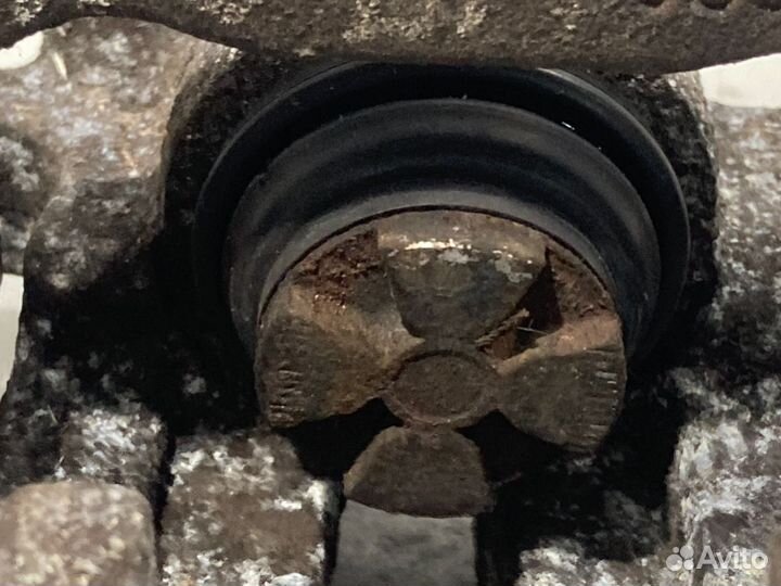 Суппорт тормозной задний правый renault scenic 1 nn