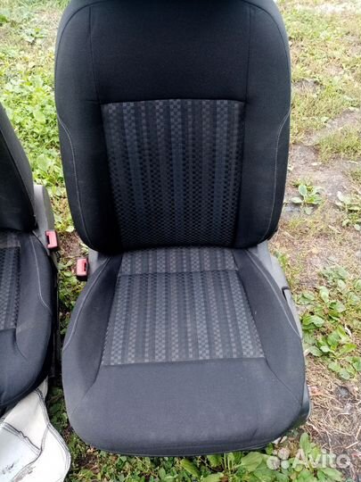 Сиденья передние Фольксваген Поло Сиденья передние