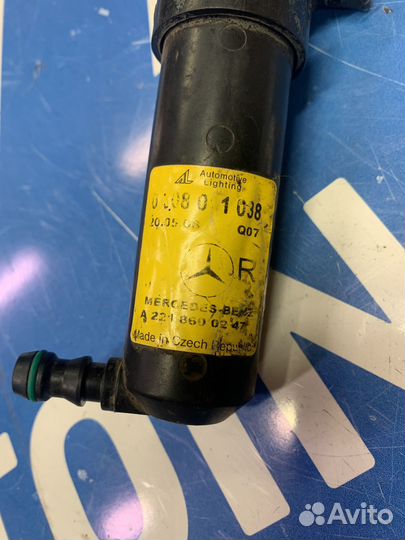 Форсунка омывателя фар правая Mercedes A2218600247