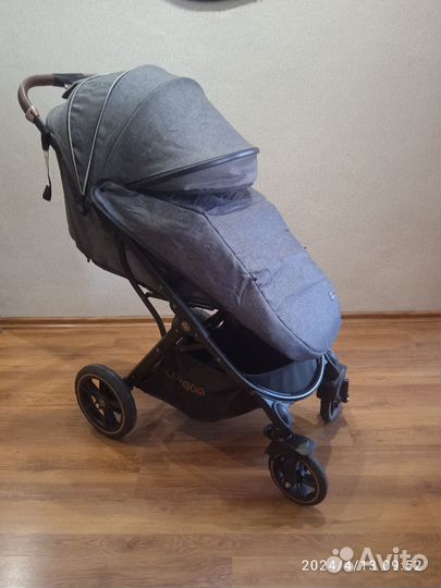 Прогулочная коляска luxmom