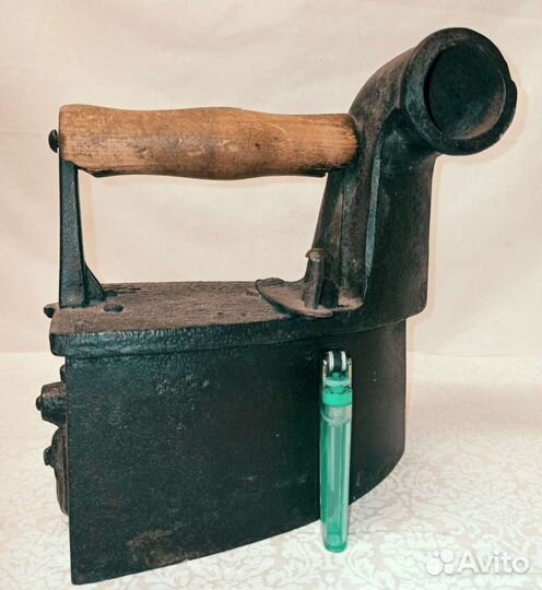 Утюг угольный, с трубой, чугунный, нагреваемый