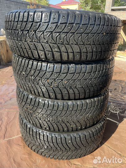 Michelin X-Ice North 3 215/60 R17