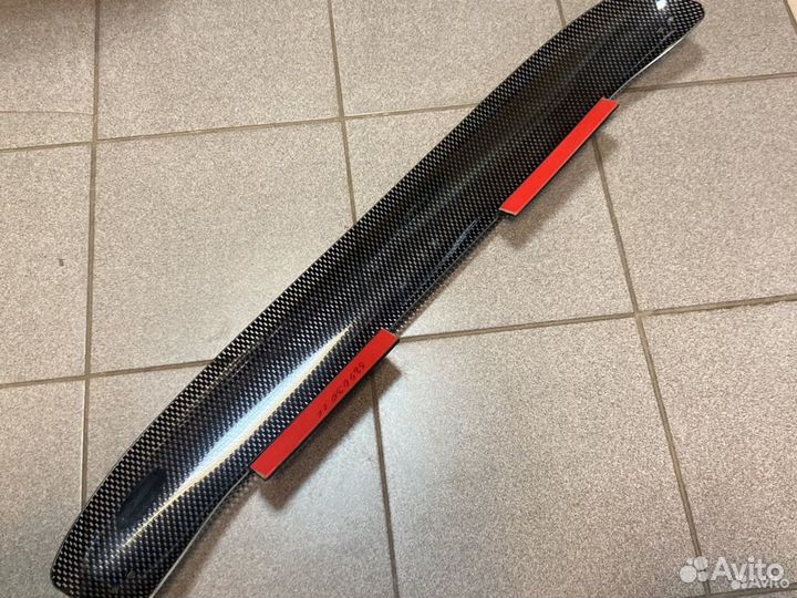 Дефлектор задней двери карбон toyota RAV4 1996