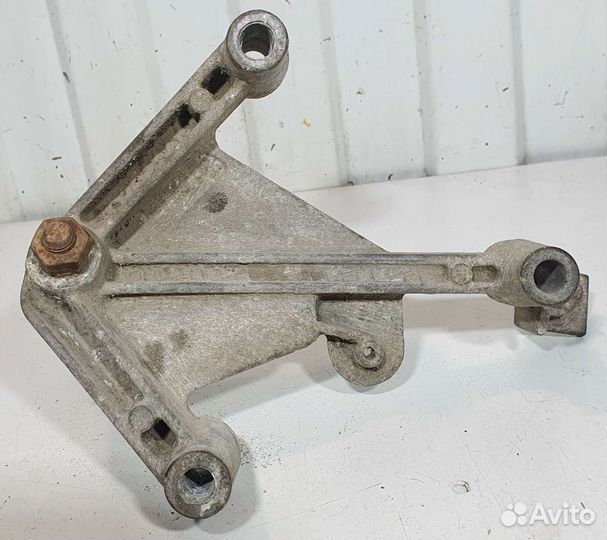 Кронштейн коробки передач Renault Kangoo