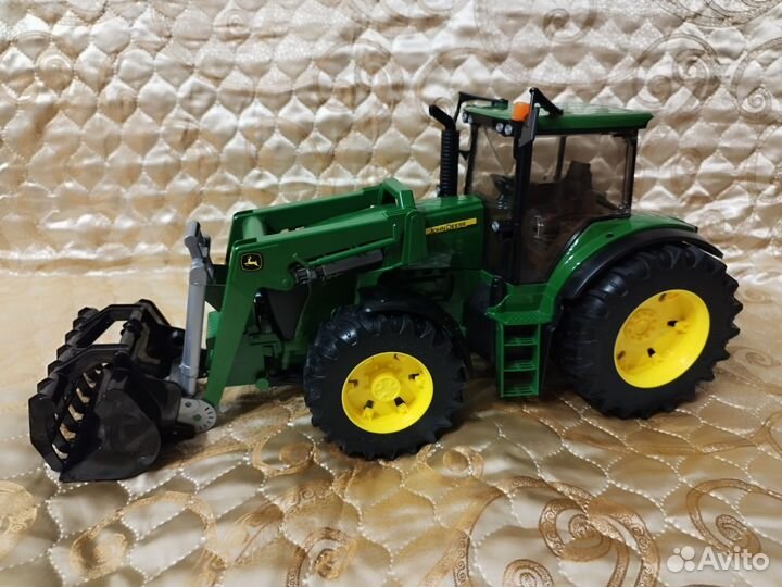 Трактор Bruder John Deere 7930 с погрузчиком