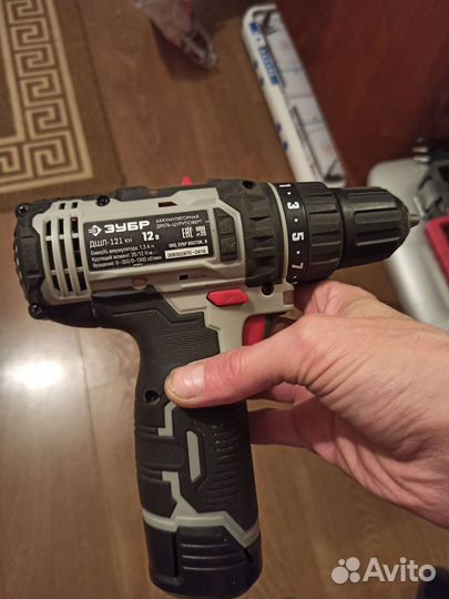 Аккумуляторная дрель шуруповерт Зубр