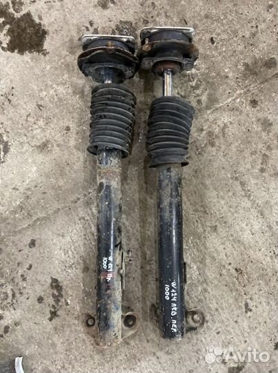 Стойка амортизатор передний w124