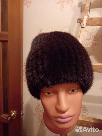 Женские меховые шапки