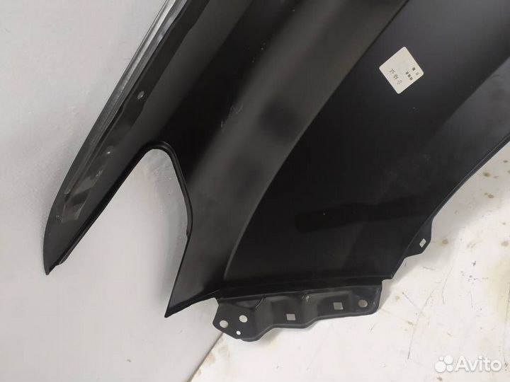 Крыло переднее правое Toyota Land Cruiser 150 Prado J150